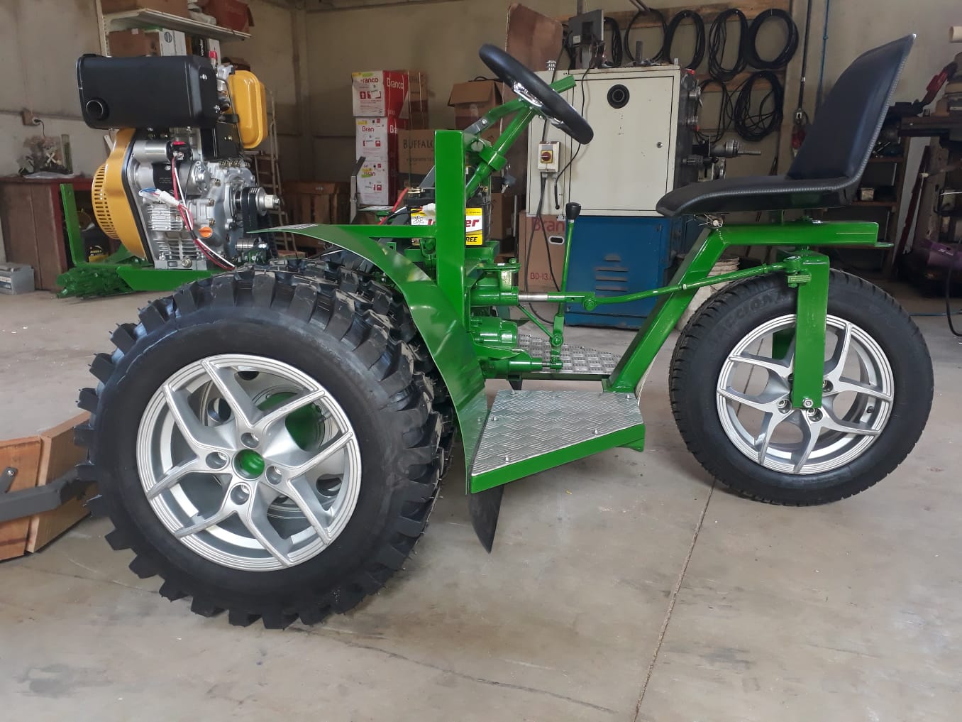 Máquina a Gasolina S/Partida Elétrica com Roda Grande - Cód.015